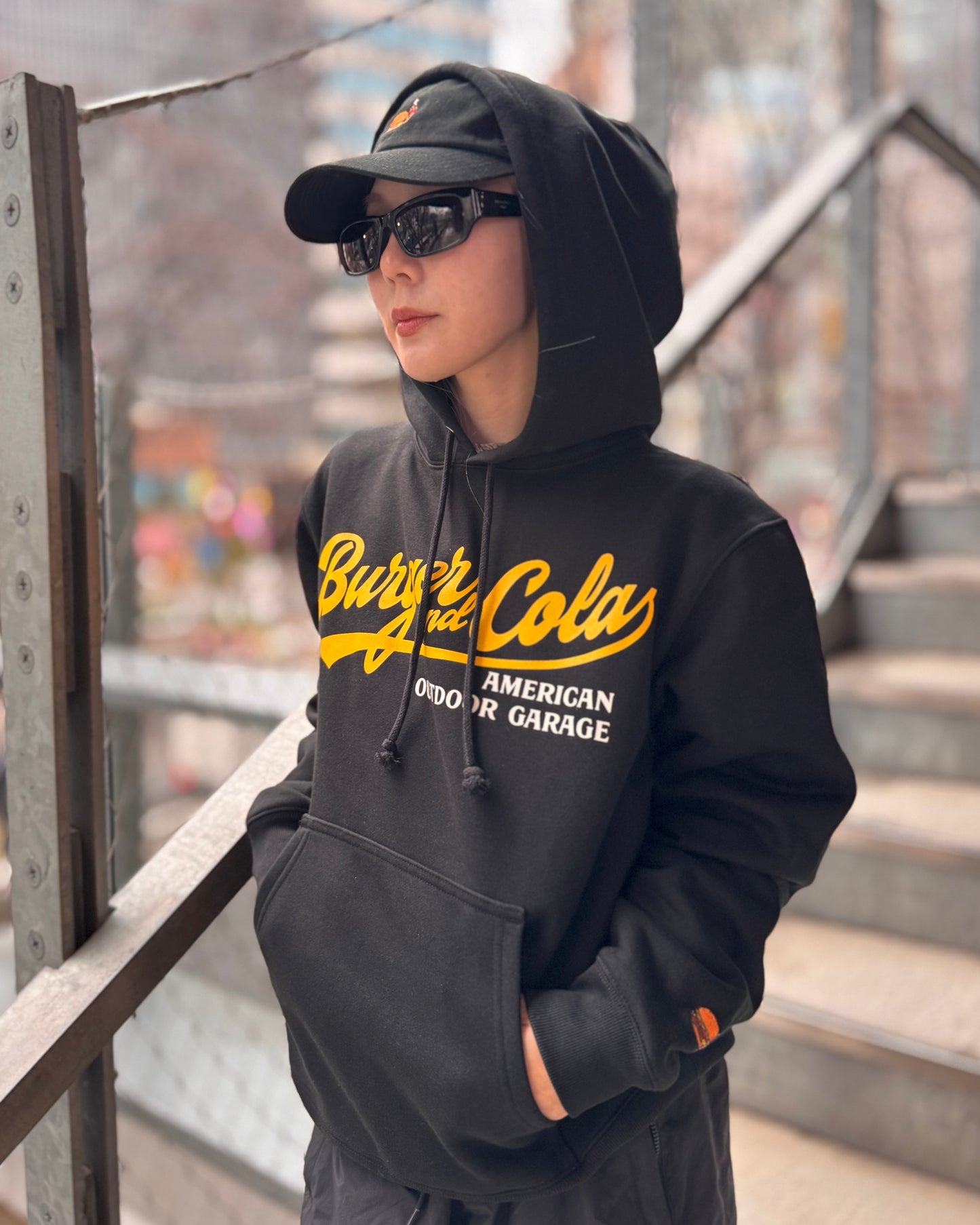 B&C FRONT LOGO HOODIE BLK